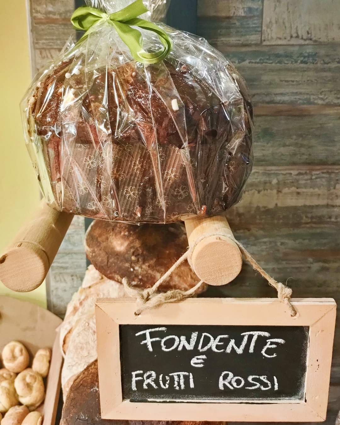 A wrapped Pastamadre bake with a handwritten sign for dark chocolate and red fruit