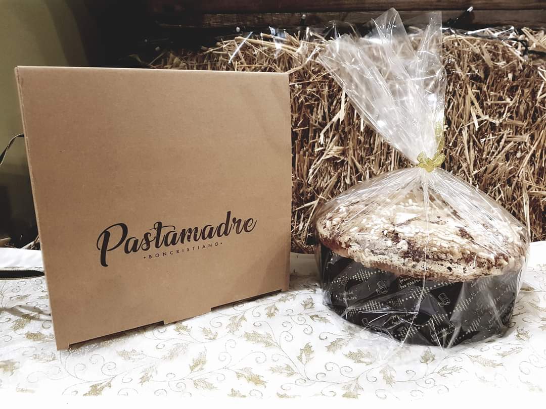 A Pastamadre loaf beside its branded bakery box